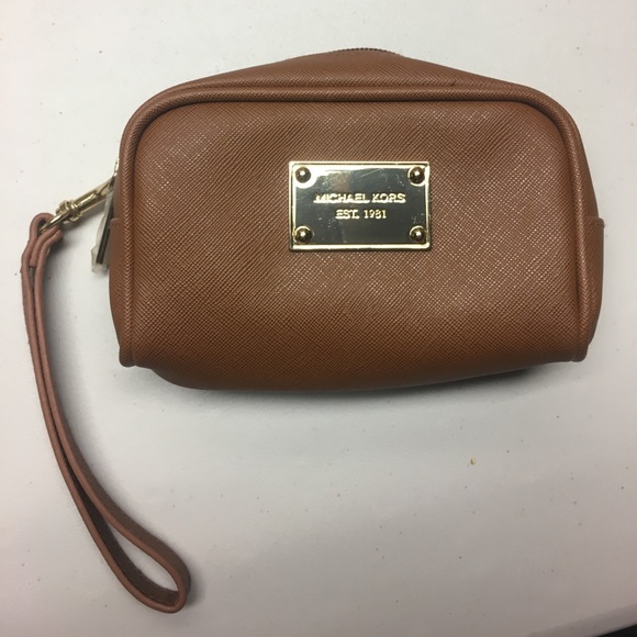 Michael Kors Handbags - Michael Kors makeup travel bag Michael Kors Handbags - Michael Kors makeup travel bag